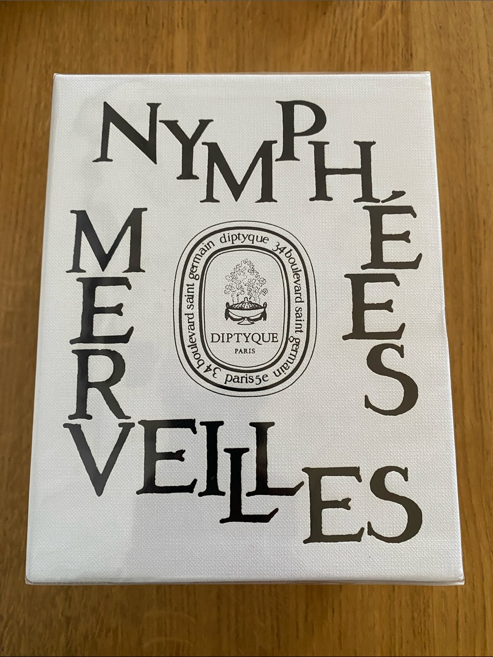 Diptyque Nymphées Merveilles Refillable Candle 270g       Les Mondes de Diptyque